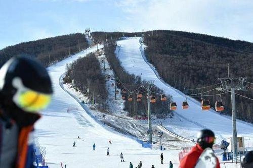 滑雪破圈：雪客每天消费千元，有教...